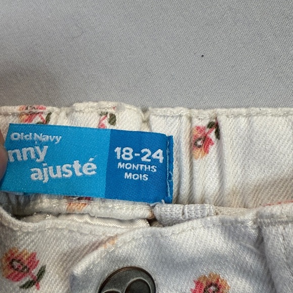 Old Navy - 3 piece set - Yellow T-Shirt and white floral denim jeans - Picture 6 of 6